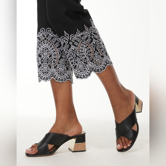 Chicos Linen Embroidered Crops new - Picture 4 of 9